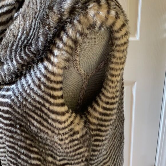 Animal Print Faux Fur Vest - Picture 4 of 8